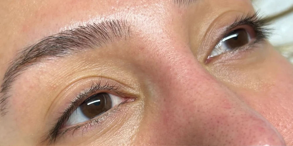 Lash & Brow — Schwung und Definition — vorher